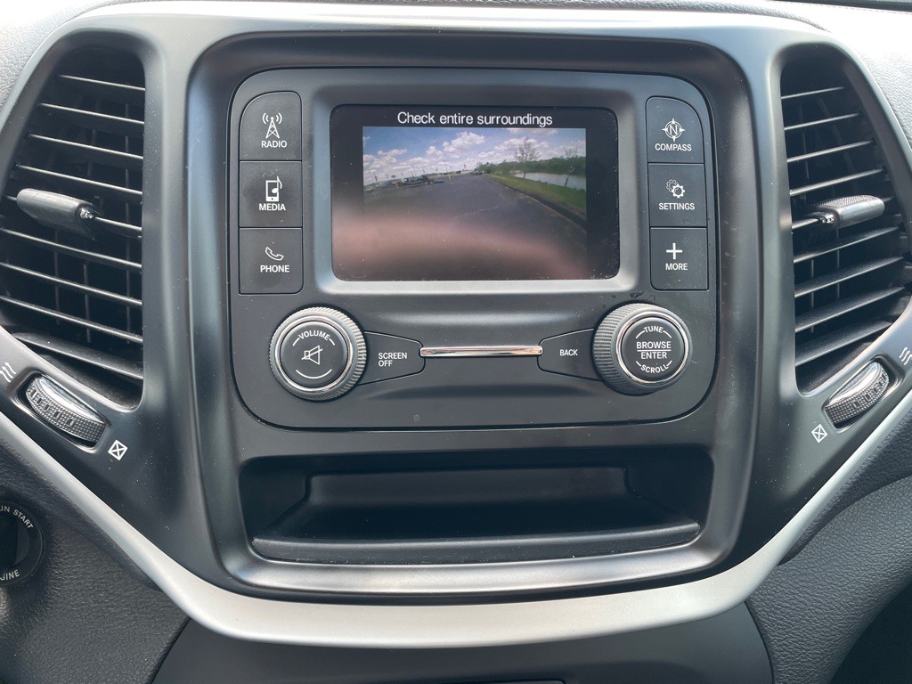 2017 Jeep Cherokee Image 14