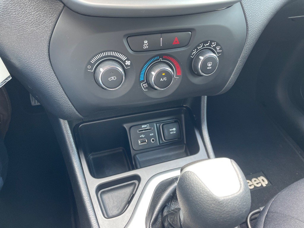 2017 Jeep Cherokee Image 15