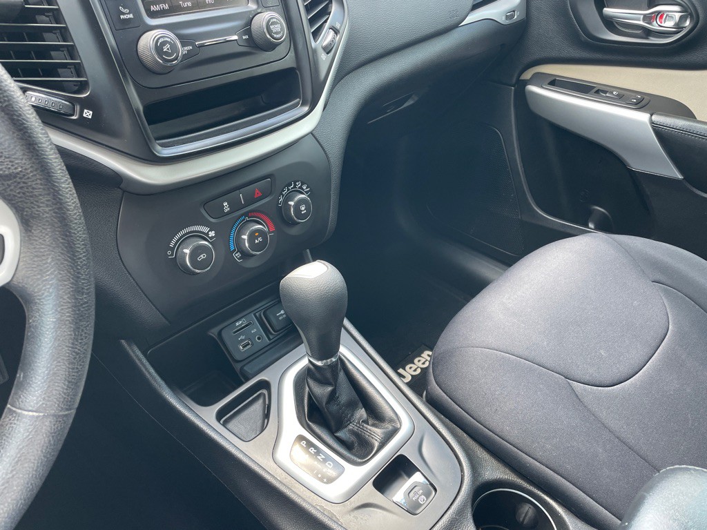 2017 Jeep Cherokee Image 16