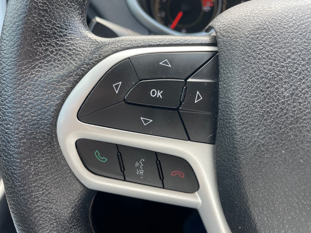 2017 Jeep Cherokee Image 18