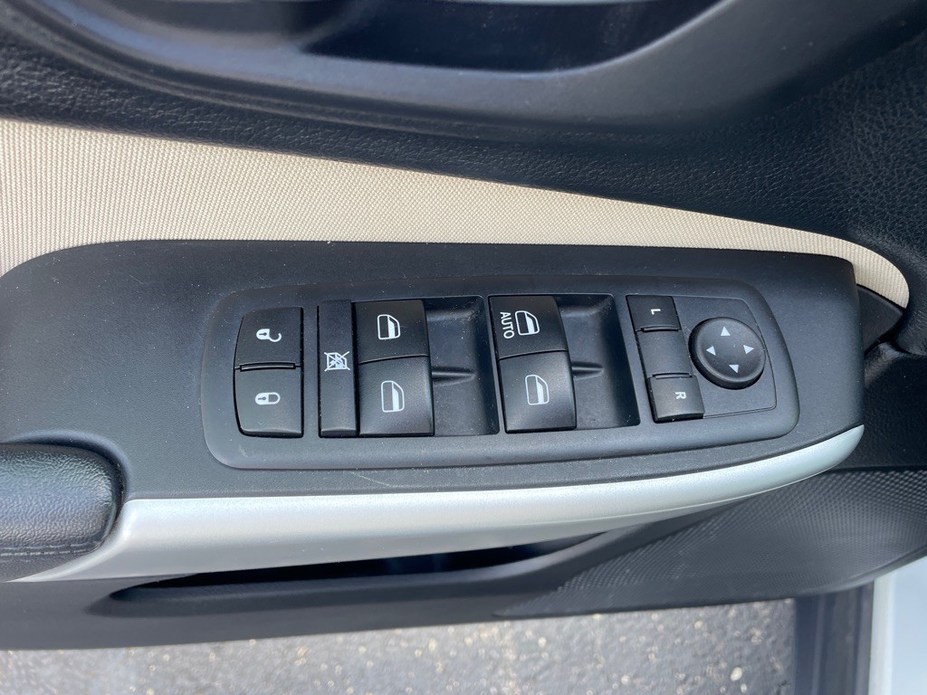 2017 Jeep Cherokee Image 19