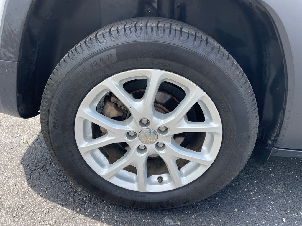 2017 Jeep Cherokee Image 34