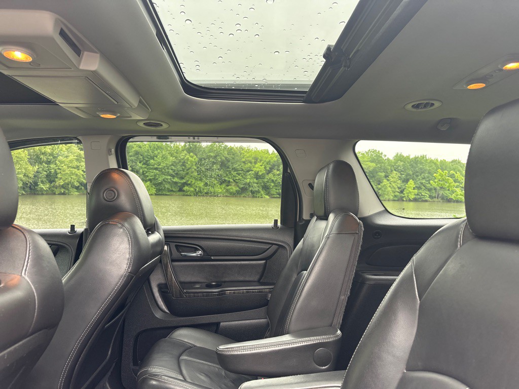 2015 GMC Acadia Image 28