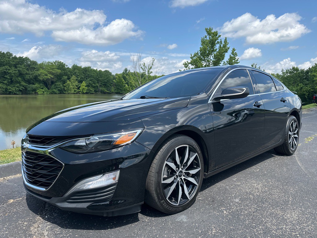 2022 Chevrolet Malibu Image 1
