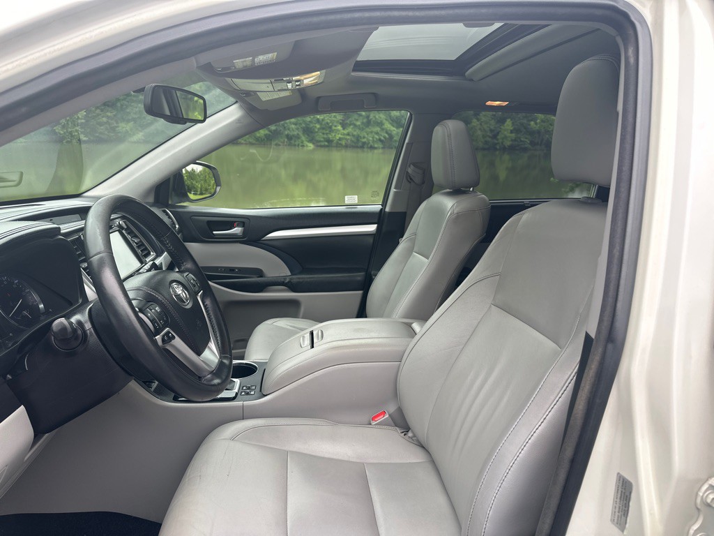 2015 Toyota Highlander Image 8