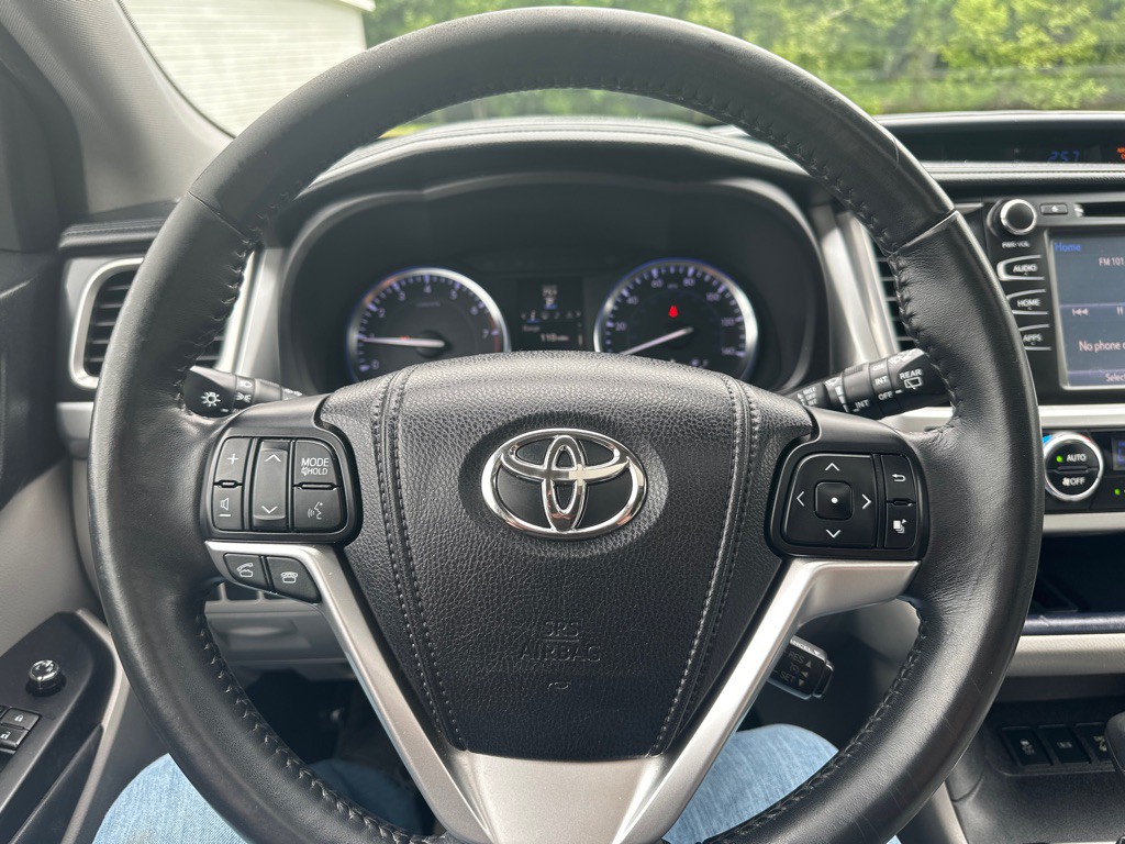 2015 Toyota Highlander Image 11