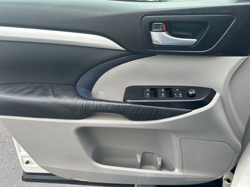 2015 Toyota Highlander Image 20