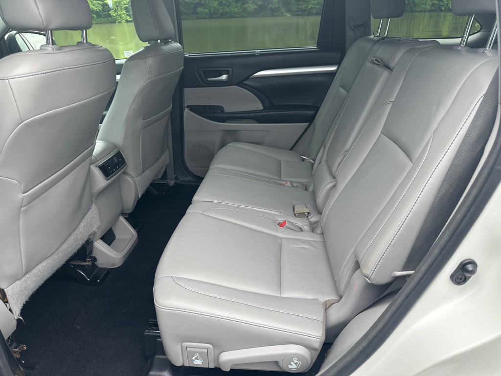 2015 Toyota Highlander Image 21