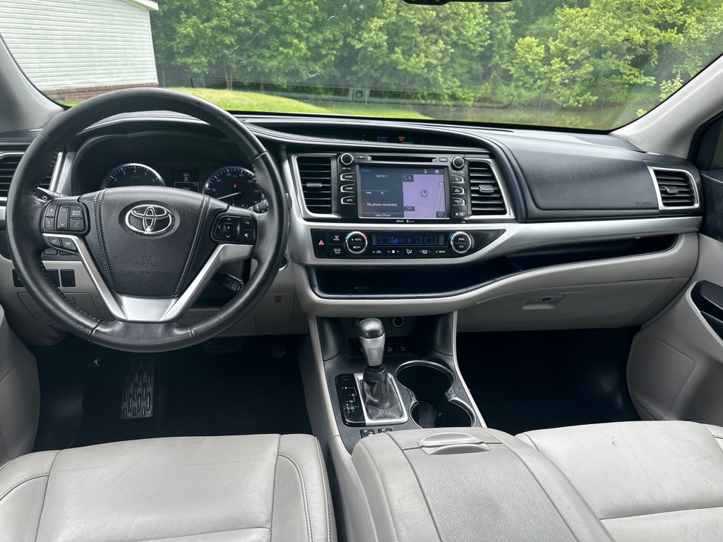 2015 Toyota Highlander Image 24