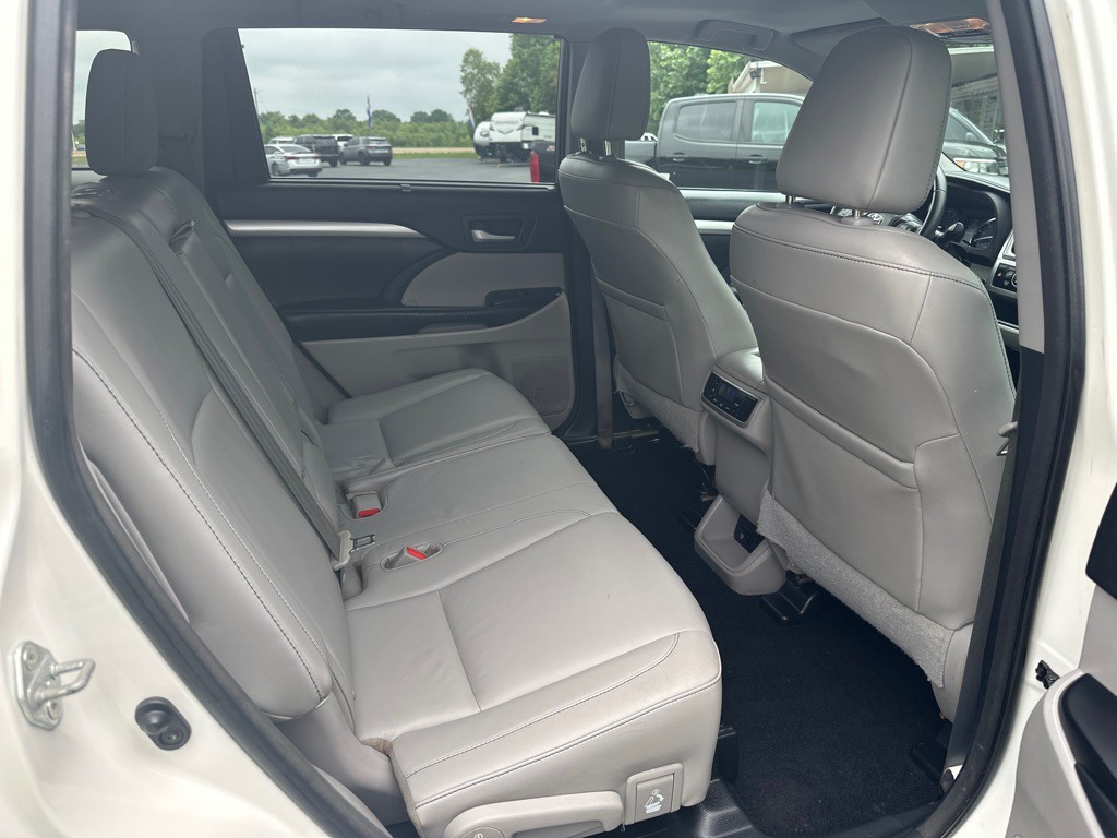 2015 Toyota Highlander Image 29