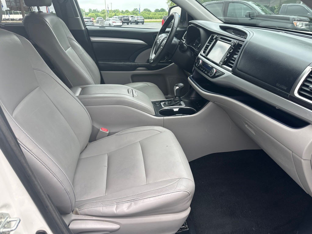 2015 Toyota Highlander Image 31