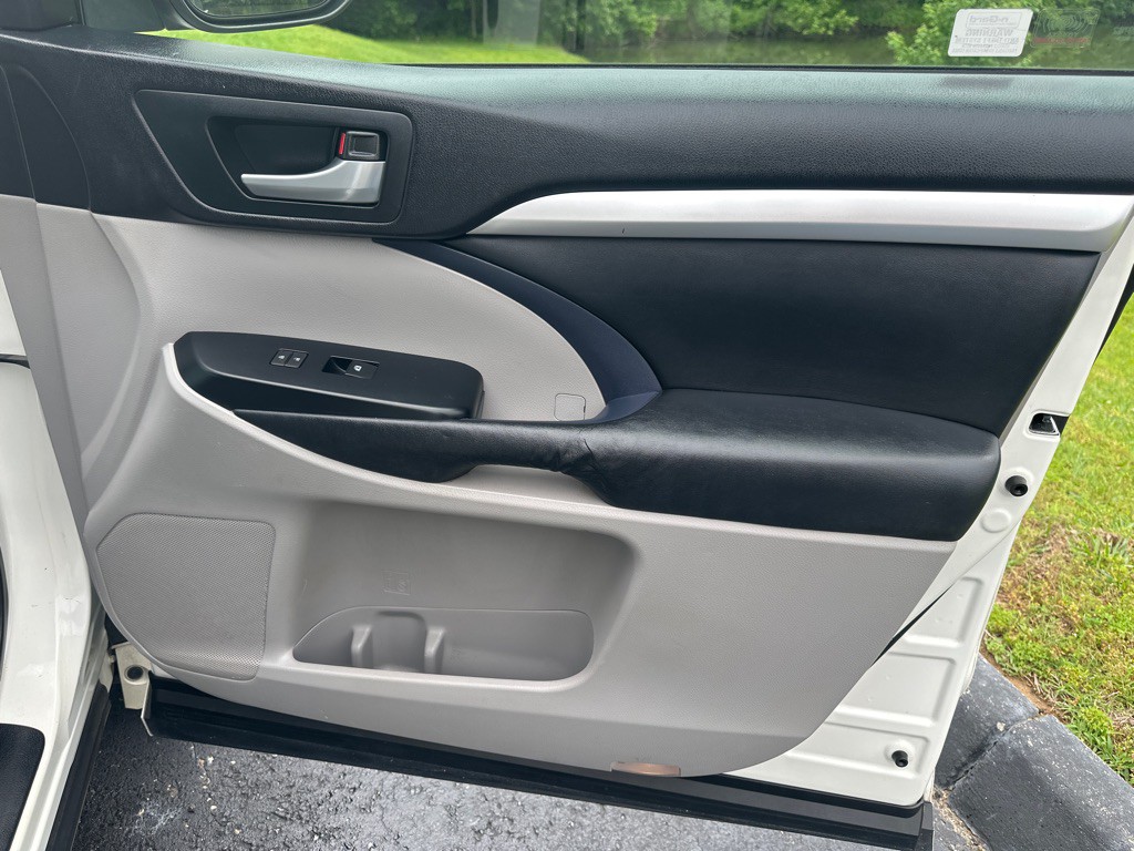 2015 Toyota Highlander Image 33