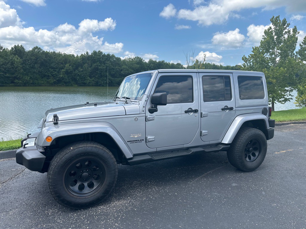 2013 Jeep Wrangler Unlimited Image 2