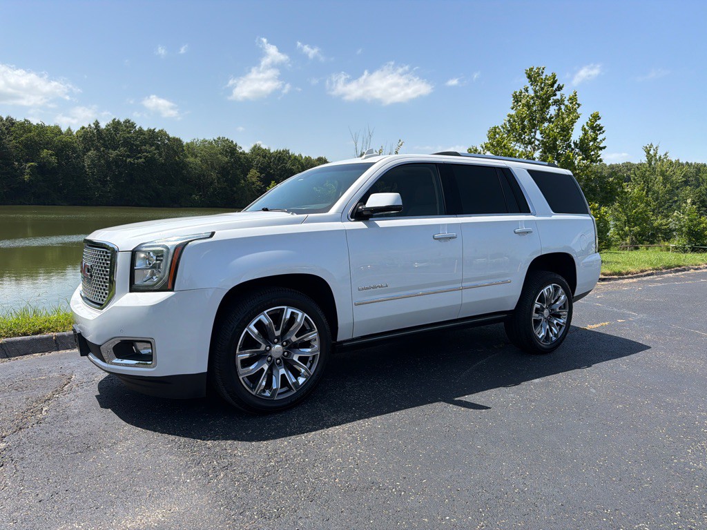 2017 GMC Yukon Image 2