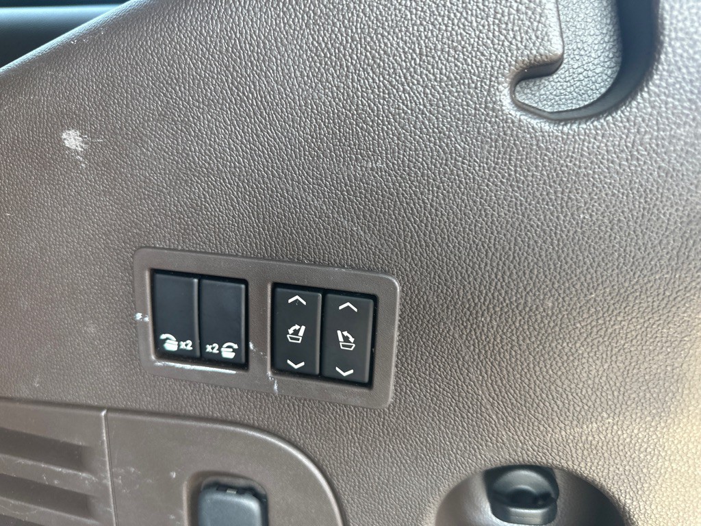2017 GMC Yukon Image 32