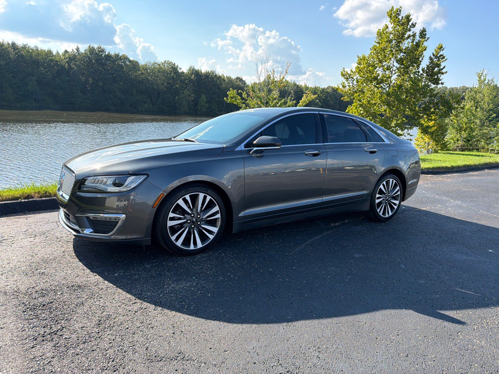 2020 Lincoln MKZ Image 2