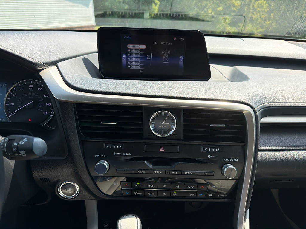2017 Lexus RX Image 10