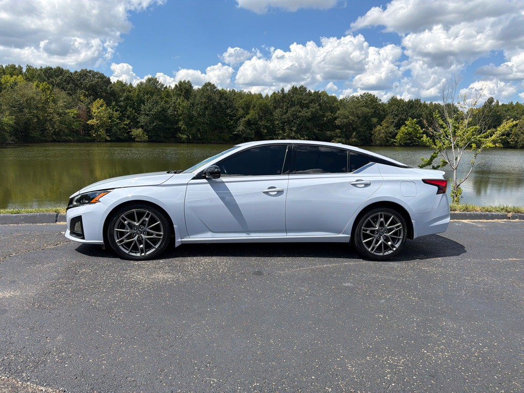 2023 Nissan Altima Image 3