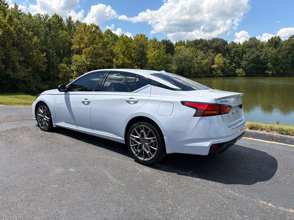2023 Nissan Altima Image 5