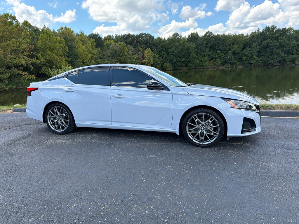 2023 Nissan Altima Image 40