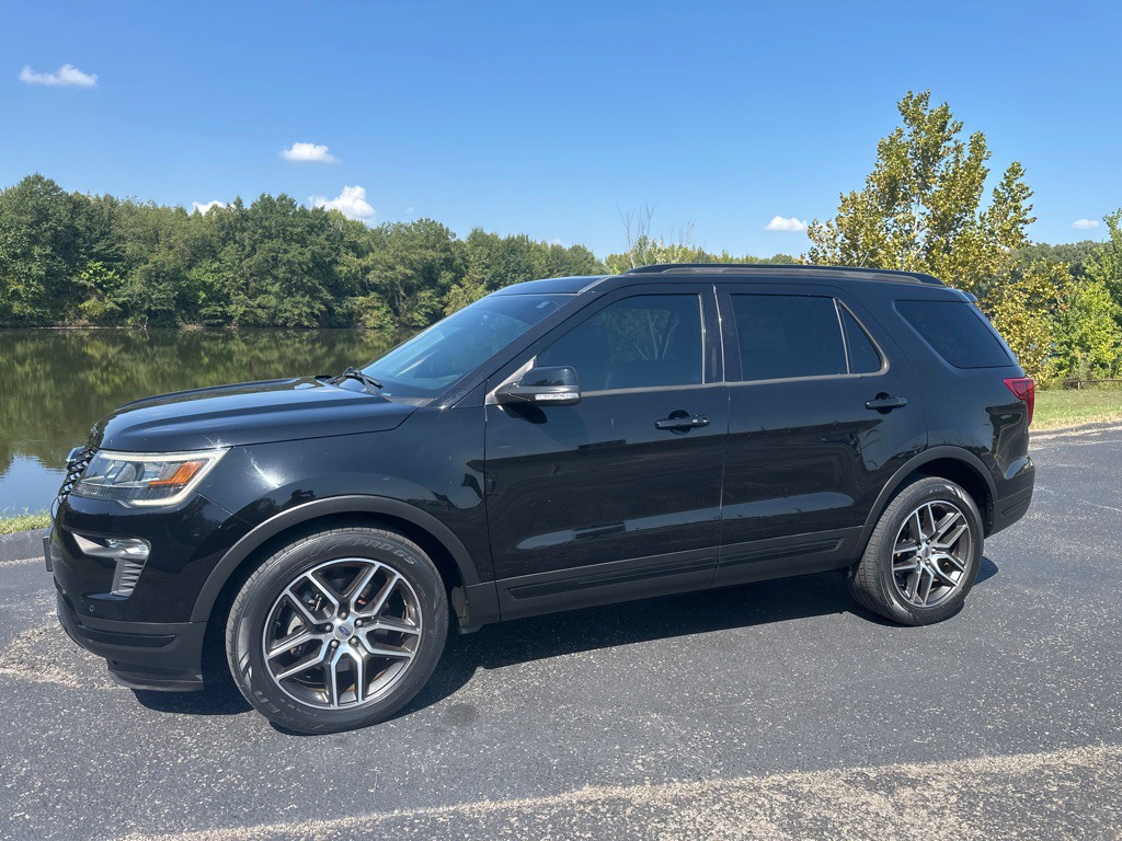 2018 Ford Explorer Image 2