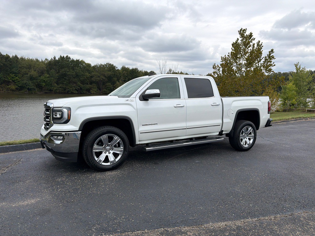 2018 GMC Sierra Image 2