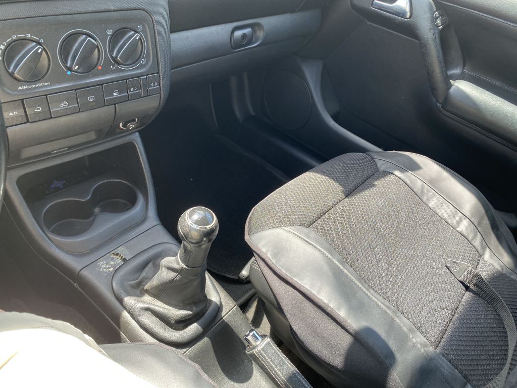 1999 Volkswagen Cabrio Image 25
