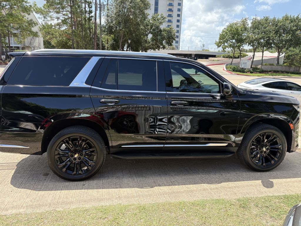 2022 Cadillac Escalade Image 2