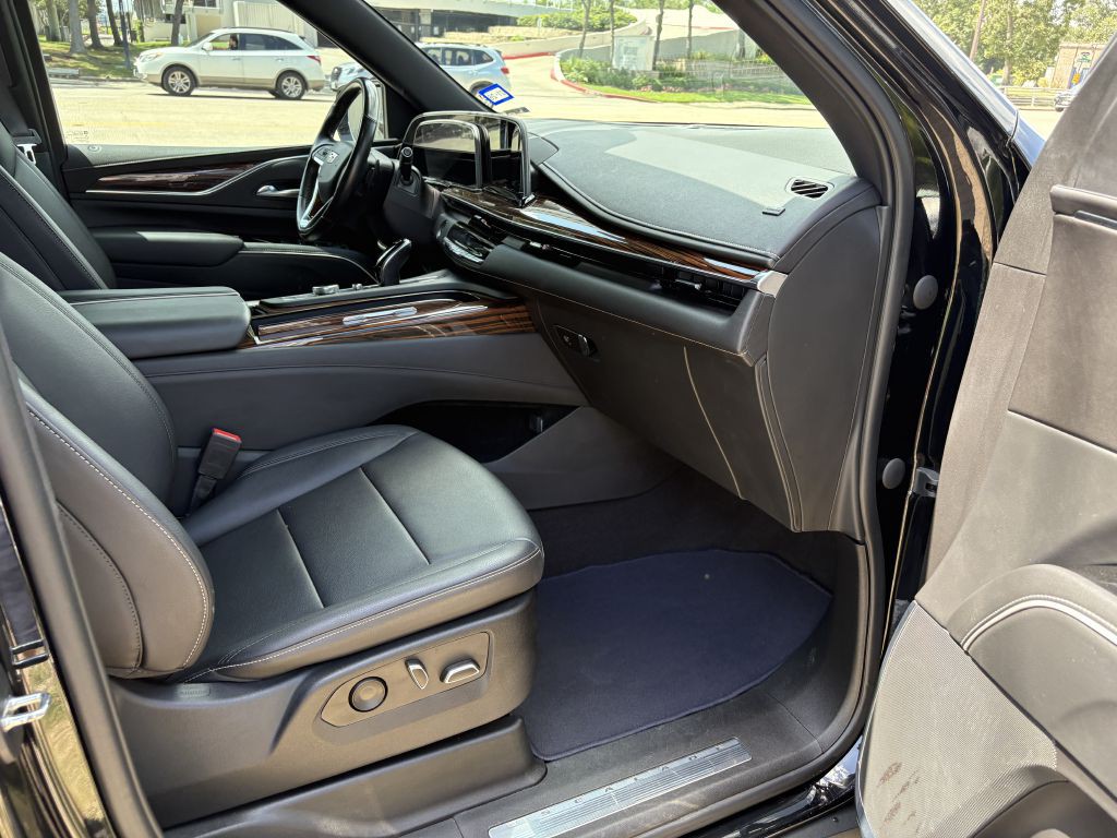 2022 Cadillac Escalade Image 16