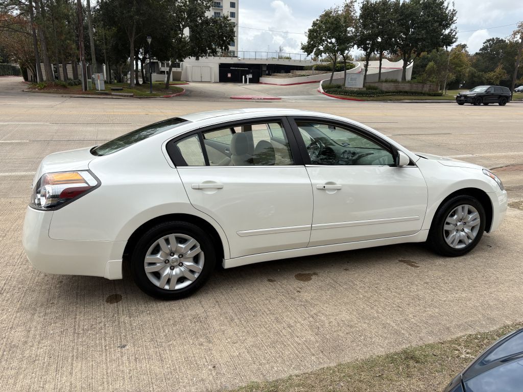 2009 Nissan Altima Image 2