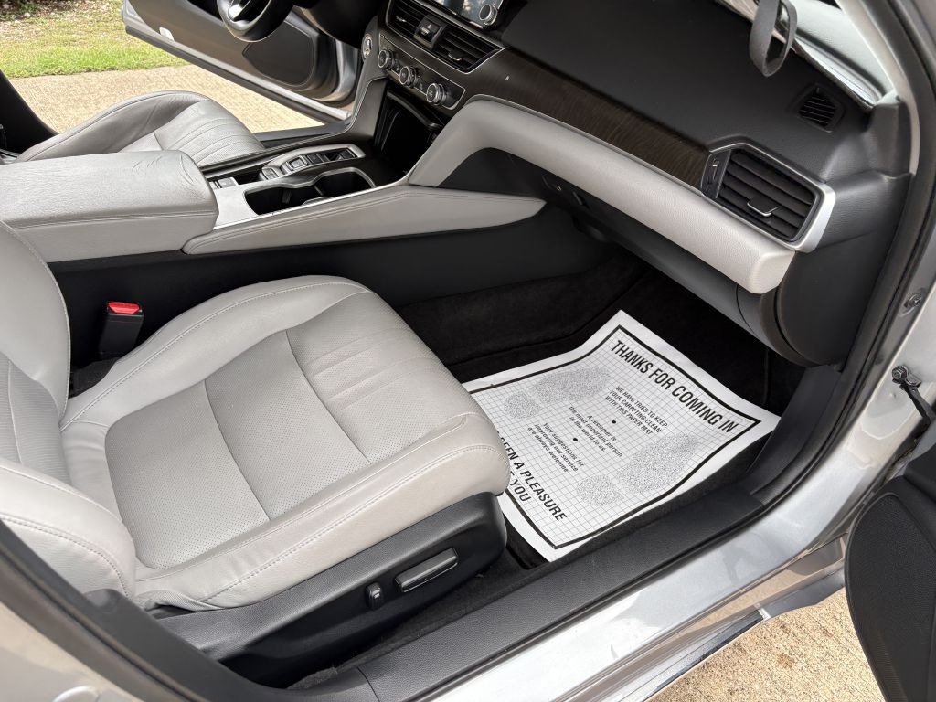 2018 Honda Accord Image 11
