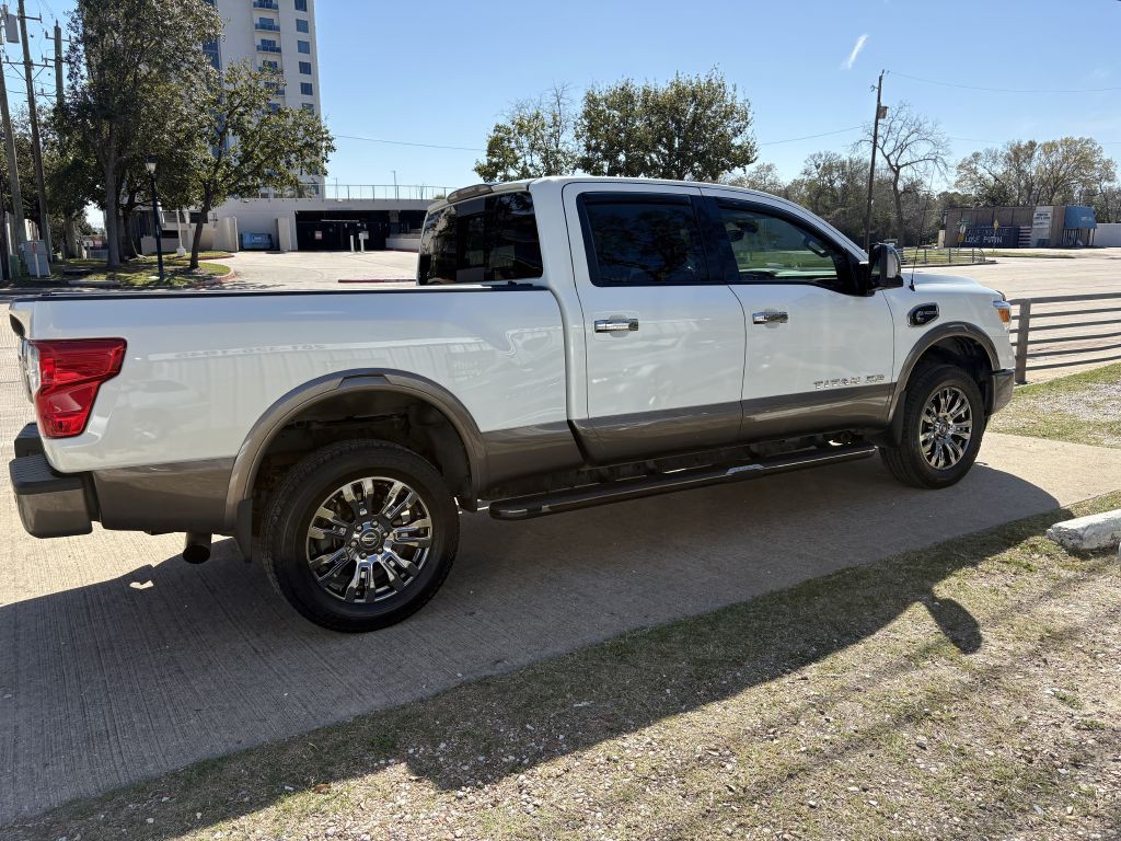 2016 Nissan Titan Image 2