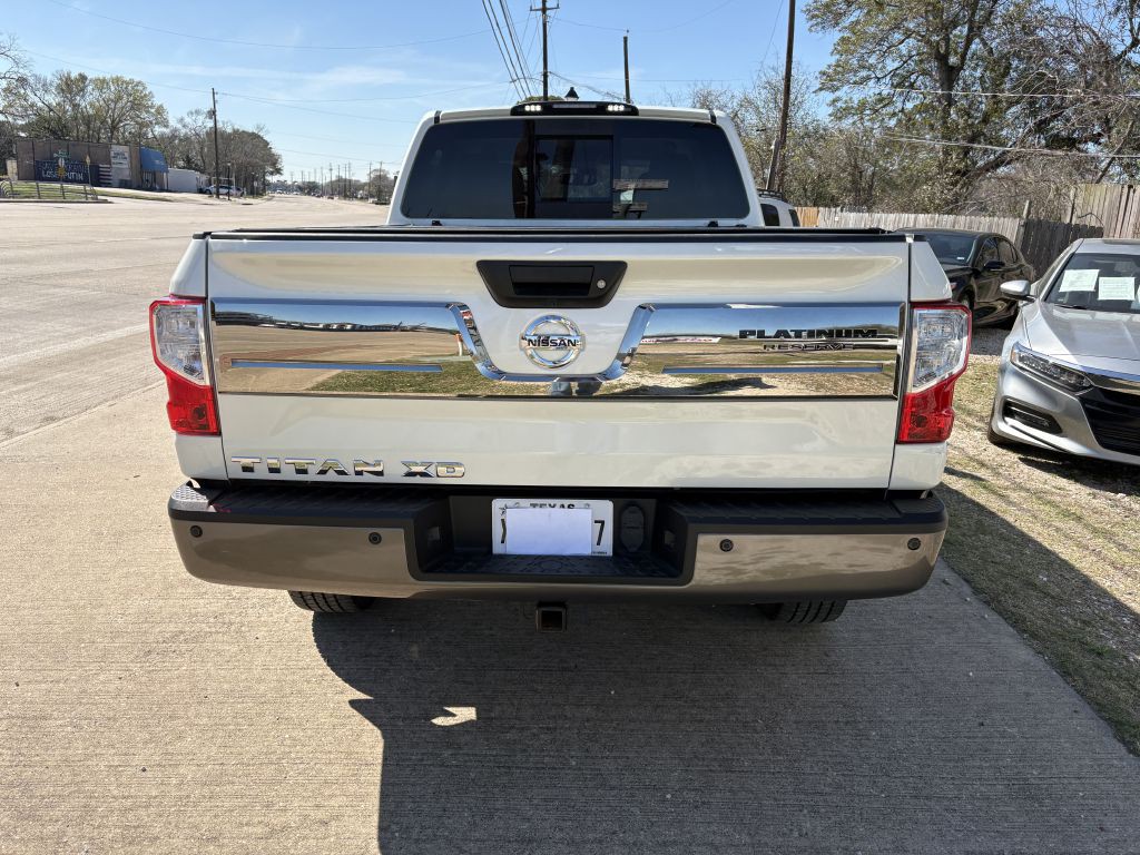 2016 Nissan Titan Image 4