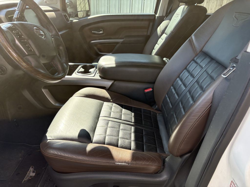2016 Nissan Titan Image 6
