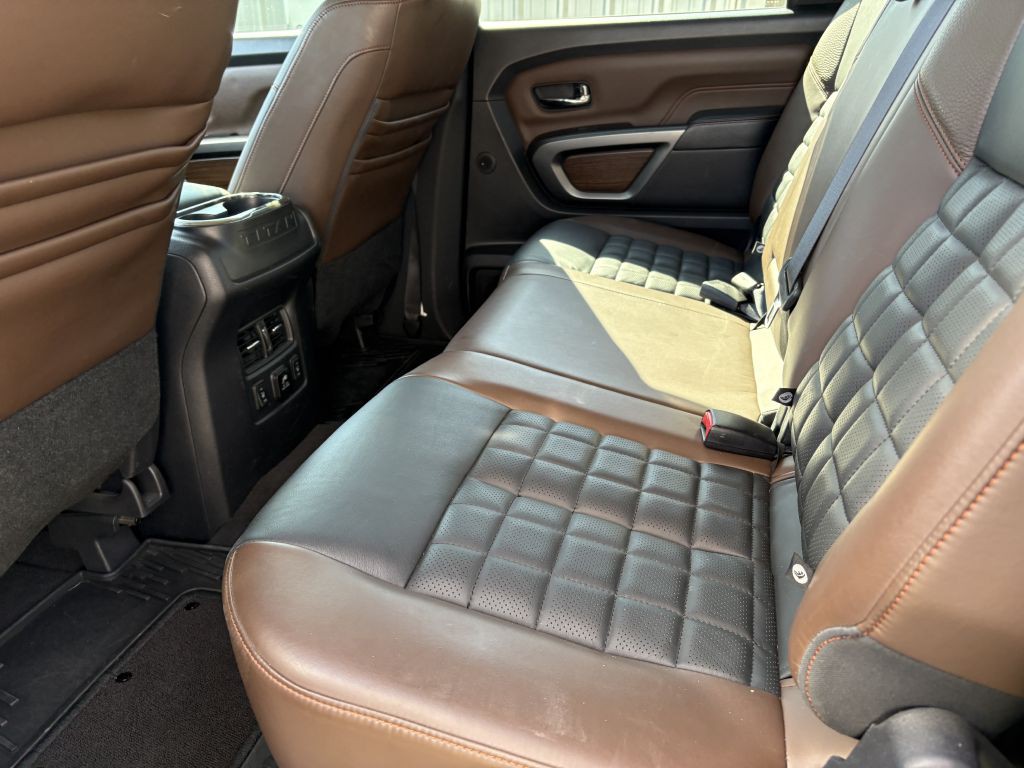 2016 Nissan Titan Image 8