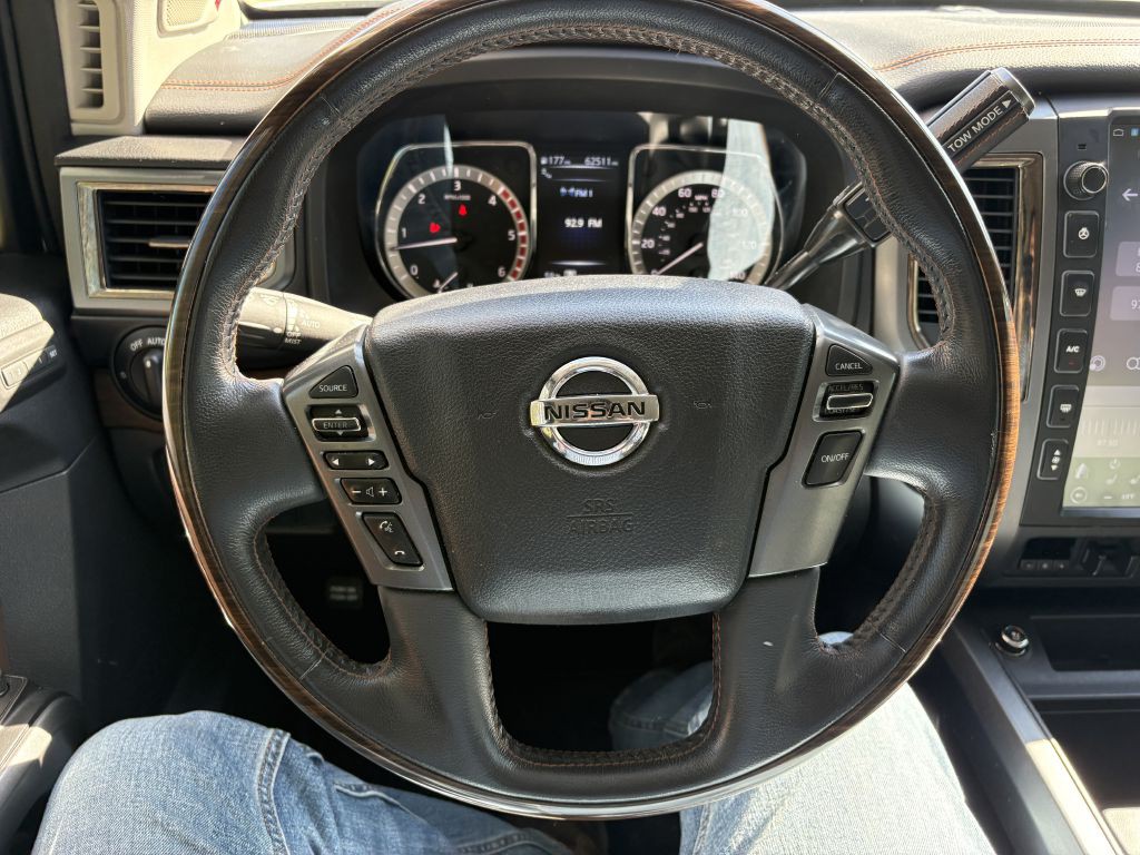 2016 Nissan Titan Image 14