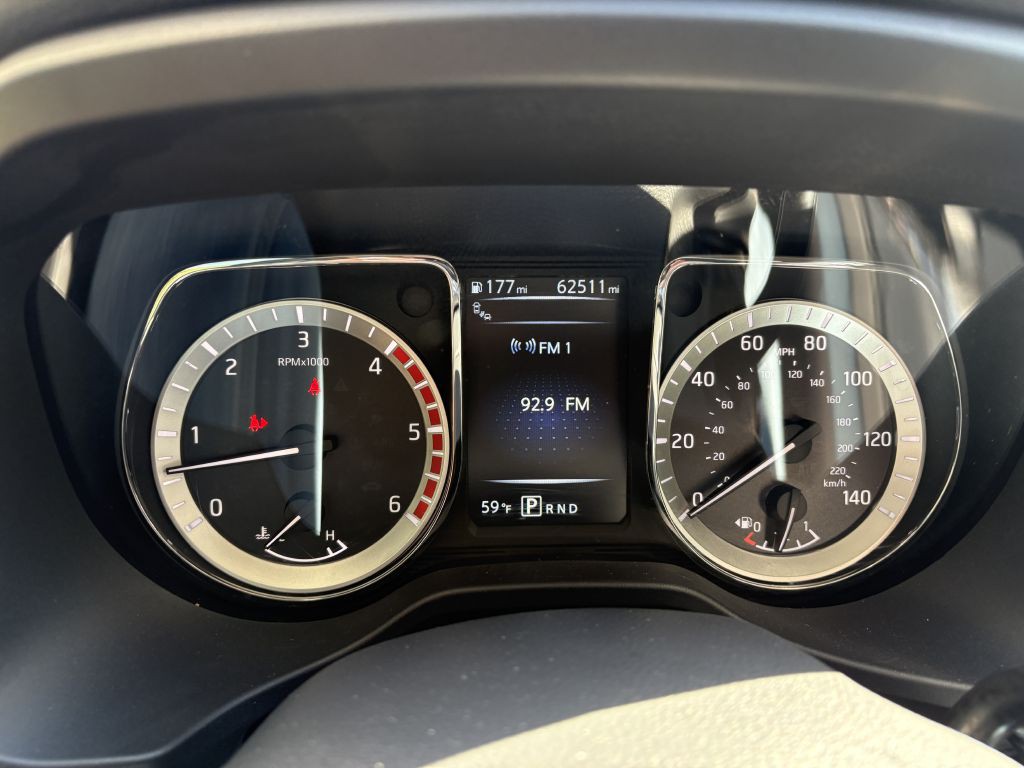 2016 Nissan Titan Image 15