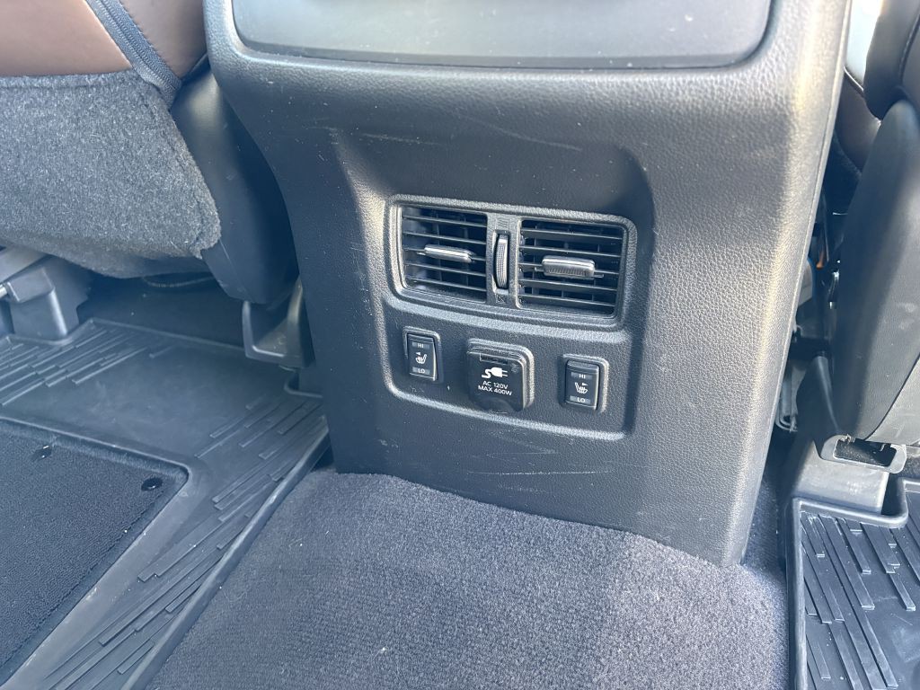 2016 Nissan Titan Image 16