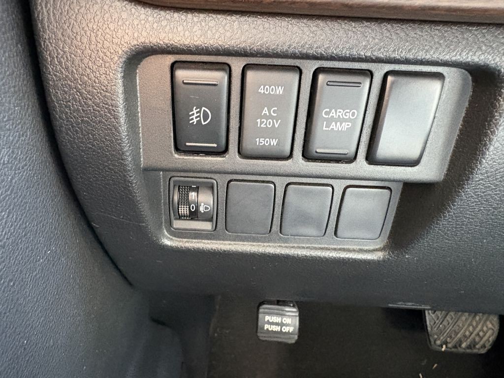 2016 Nissan Titan Image 17