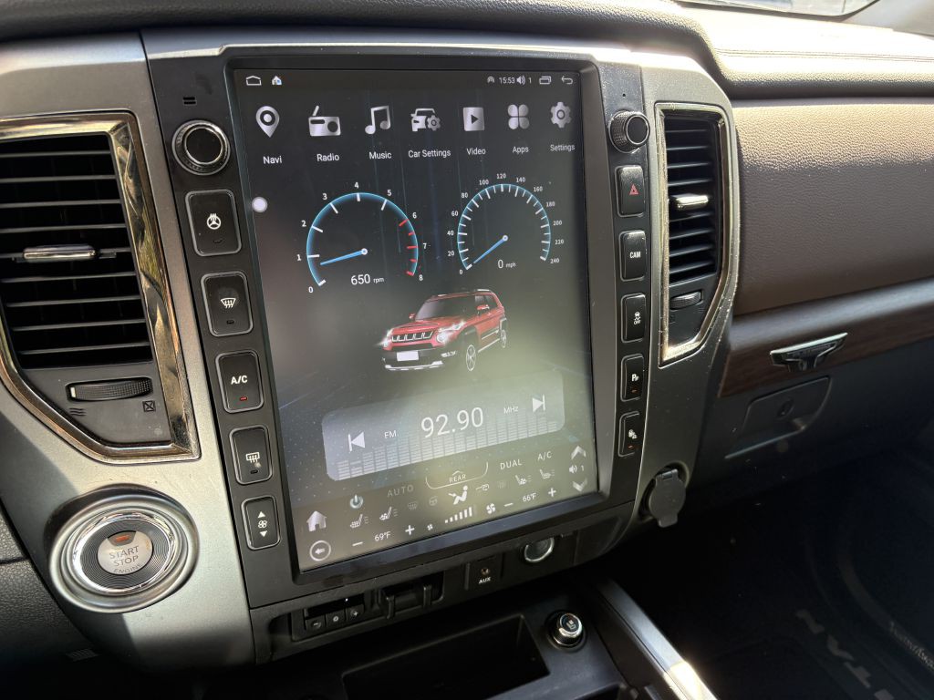 2016 Nissan Titan Image 18