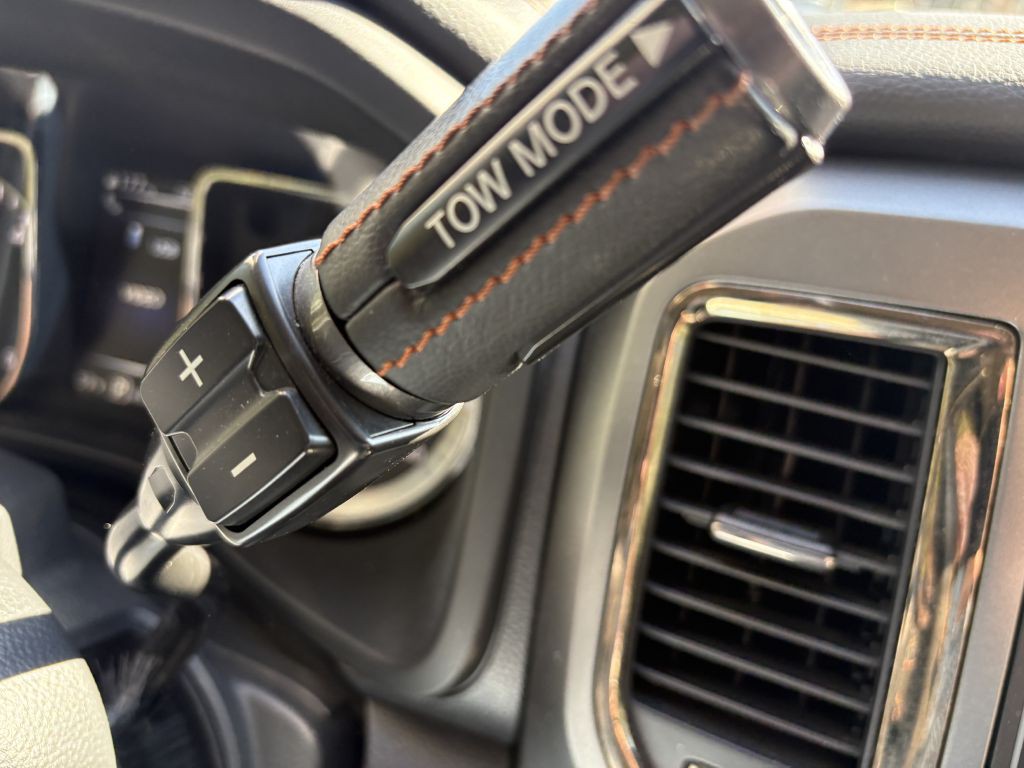 2016 Nissan Titan Image 20