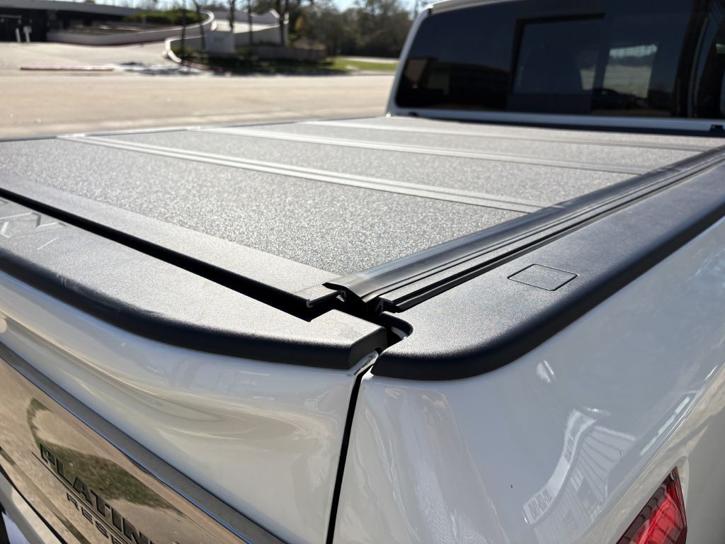 2016 Nissan Titan Image 21