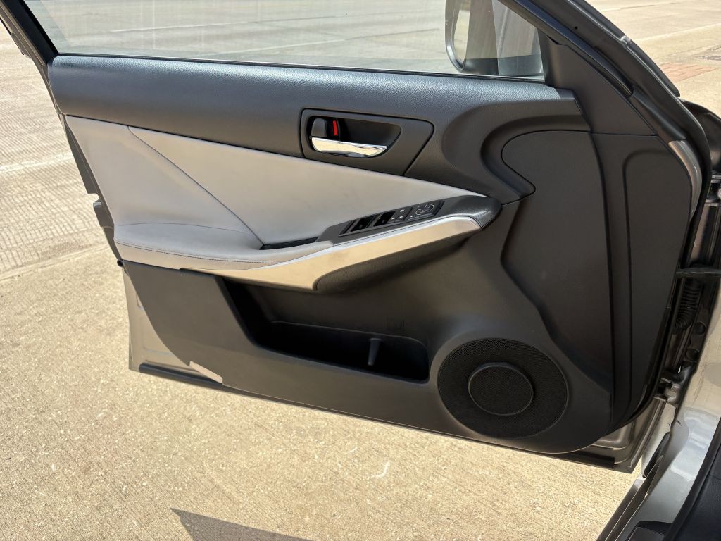 2015 Lexus IS Image 7