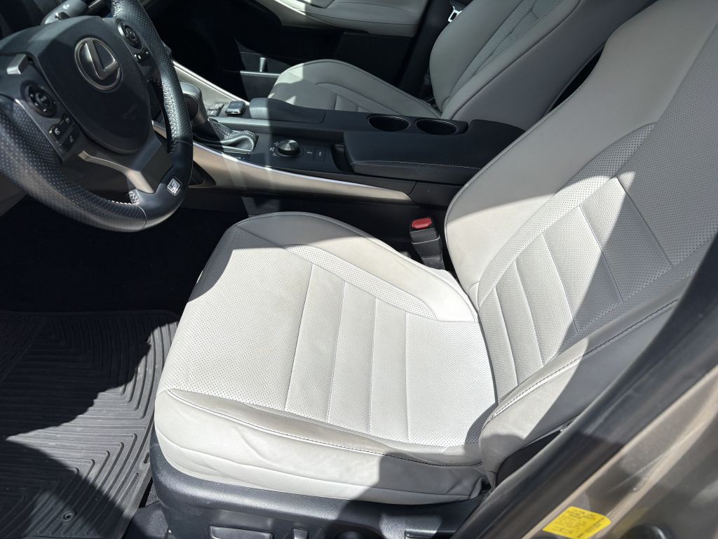 2015 Lexus IS Image 8
