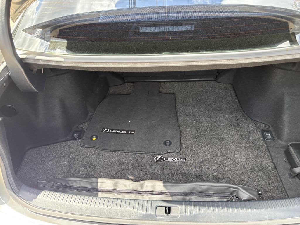 2015 Lexus IS Image 10