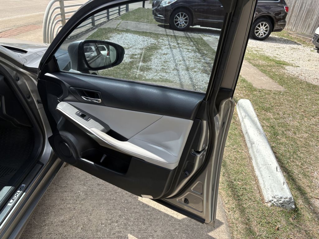 2015 Lexus IS Image 12