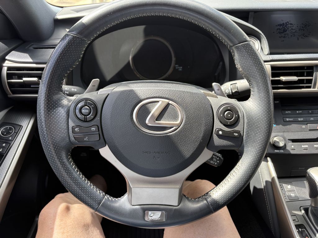 2015 Lexus IS Image 15