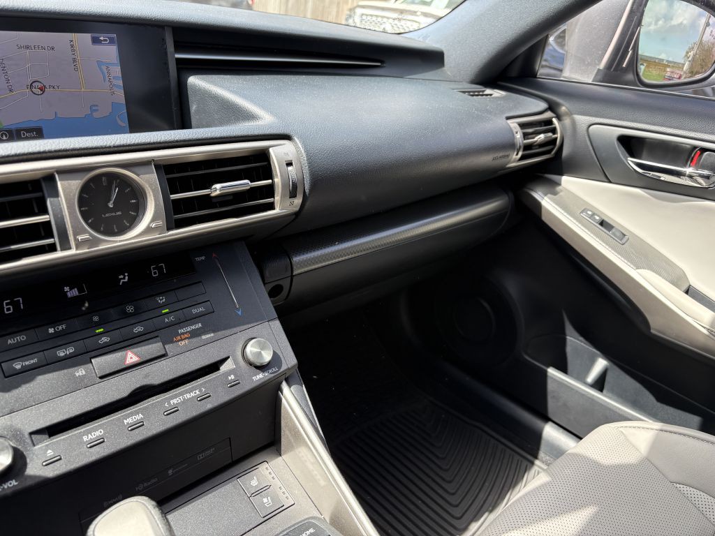 2015 Lexus IS Image 19