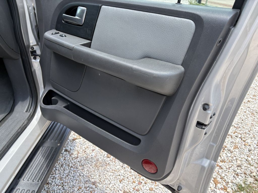 2003 Ford Expedition Image 11