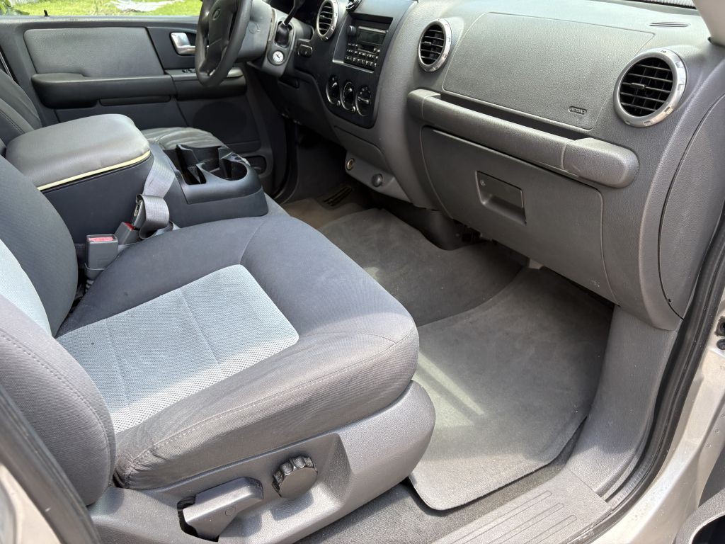 2003 Ford Expedition Image 12